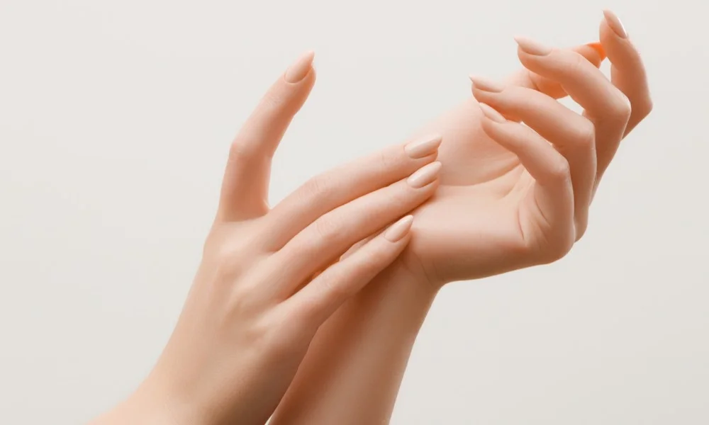 How to Visually Elongate Your Hands-Bubble Bath Nails