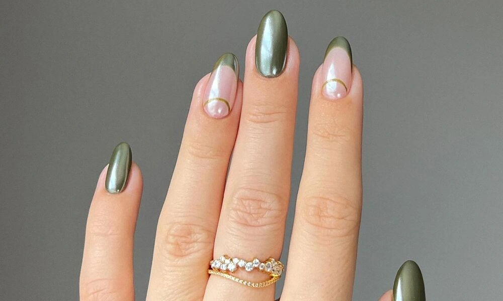 Green Chrome Nails-Chrome nail ideas