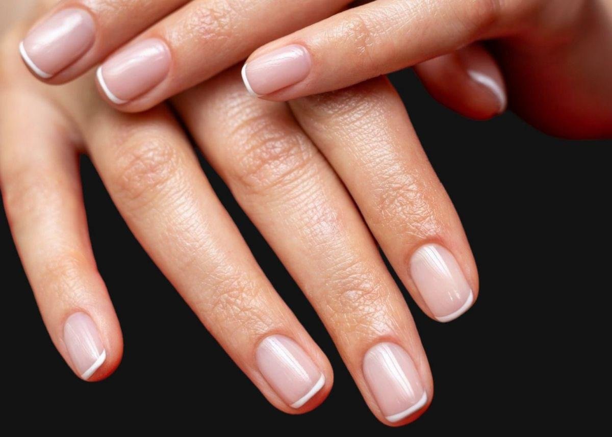 Micro French Manicure